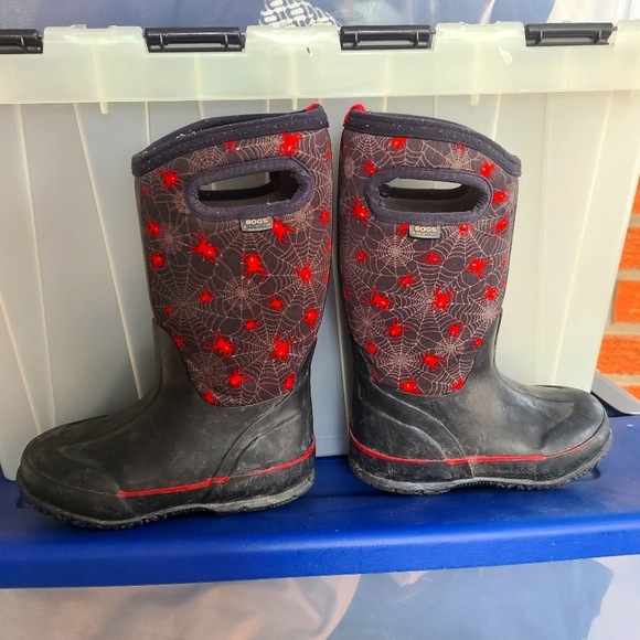 Bogs Boots Size 1 Boys Winter Spiderman 